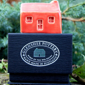 Glenshee-Pottery-Wee-Bothy-Red-on-Box