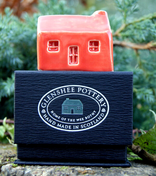 Glenshee-Pottery-Wee-Bothy-Red-on-Box