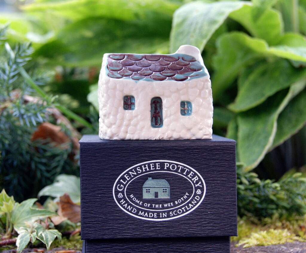 Glenshee Pottery-Heather thatch on box background